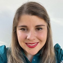 Constanza-Dezerega-Directora